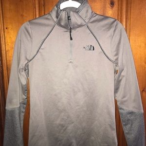 Women’s North Face pull over